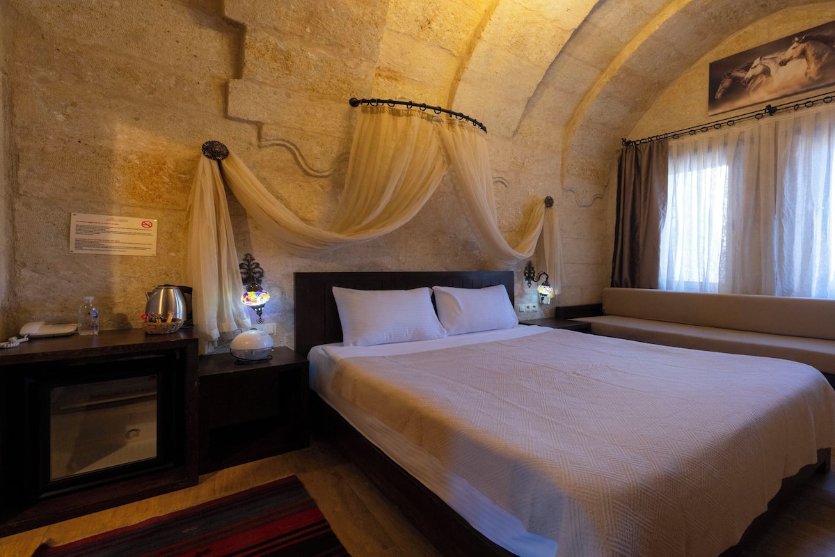 Minibar, decoración personalizada, wifi gratis y ropa de cama