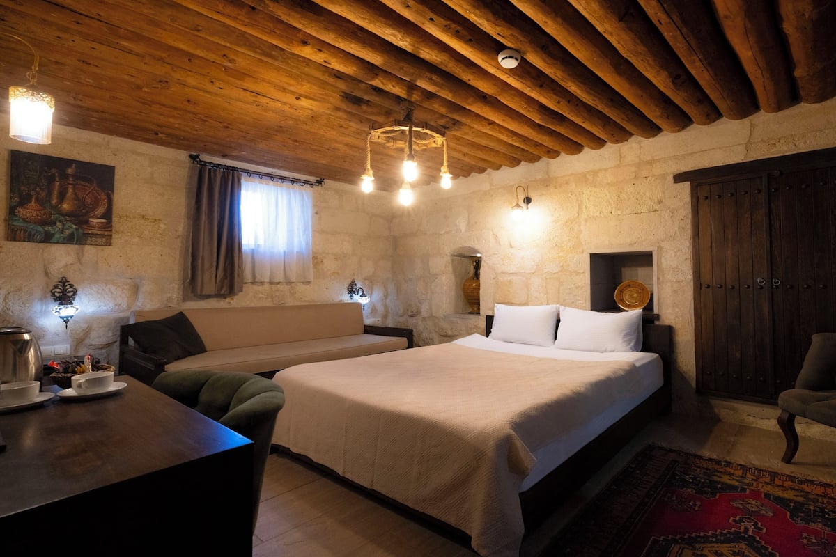 Minibar, decoración personalizada, wifi gratis y ropa de cama