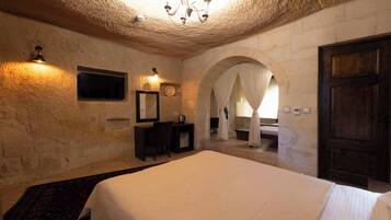 Quarto casal família | Frigobar, individualmente decorados, Wi-Fi de cortesia, roupa de cama