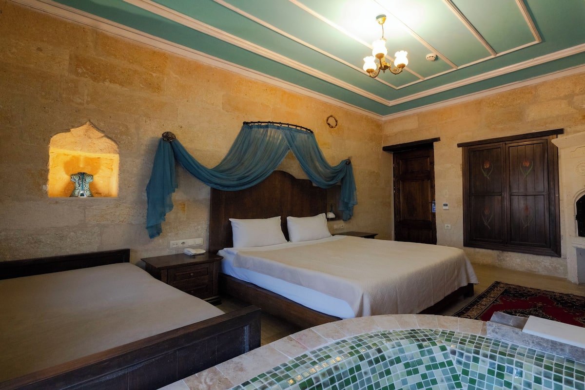 Minibar, decoración personalizada, wifi gratis y ropa de cama