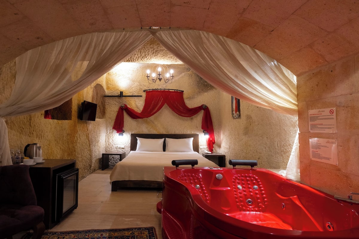 Minibar, decoración personalizada, wifi gratis y ropa de cama