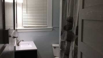 SĂšche-cheveux, serviettes fournies