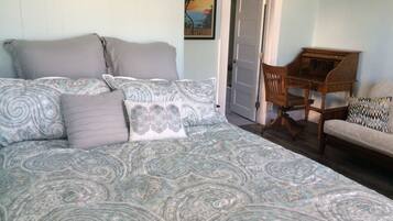 Bureau, fer et planche Ă repasser, Wi-Fi, draps fournis