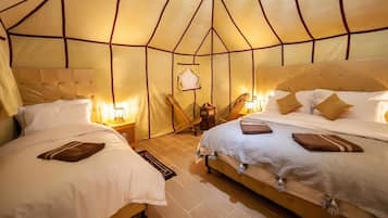 Deluxe tent | Een bureau, extra bedden, gratis wifi, beddengoed