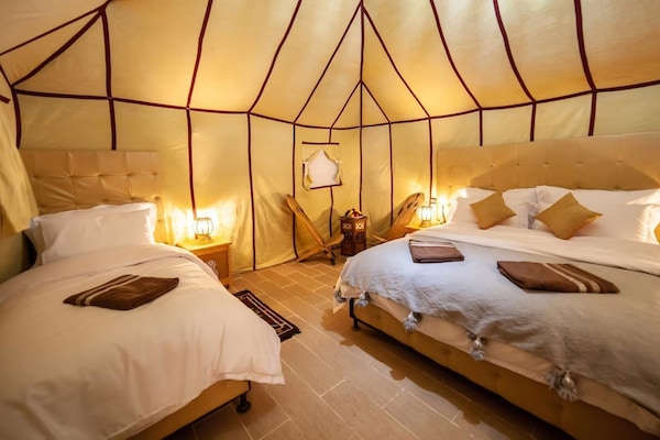 Deluxe Tent | Desk, rollaway beds, free WiFi, bed sheets