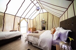 Bureau, lits pliants/supplémentaires, Wi-Fi gratuit, draps fournis