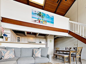 TV - CENTRALLY Located, Stunning, Fourth Floor Condo with SWEEPING Ocean Views! (Kihei)