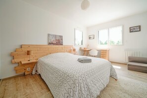 3 Schlafzimmer, Schreibtisch, schallisolierte Zimmer