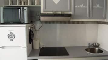 Køleskab, mikrobølgeovn, ovn, kogeplade