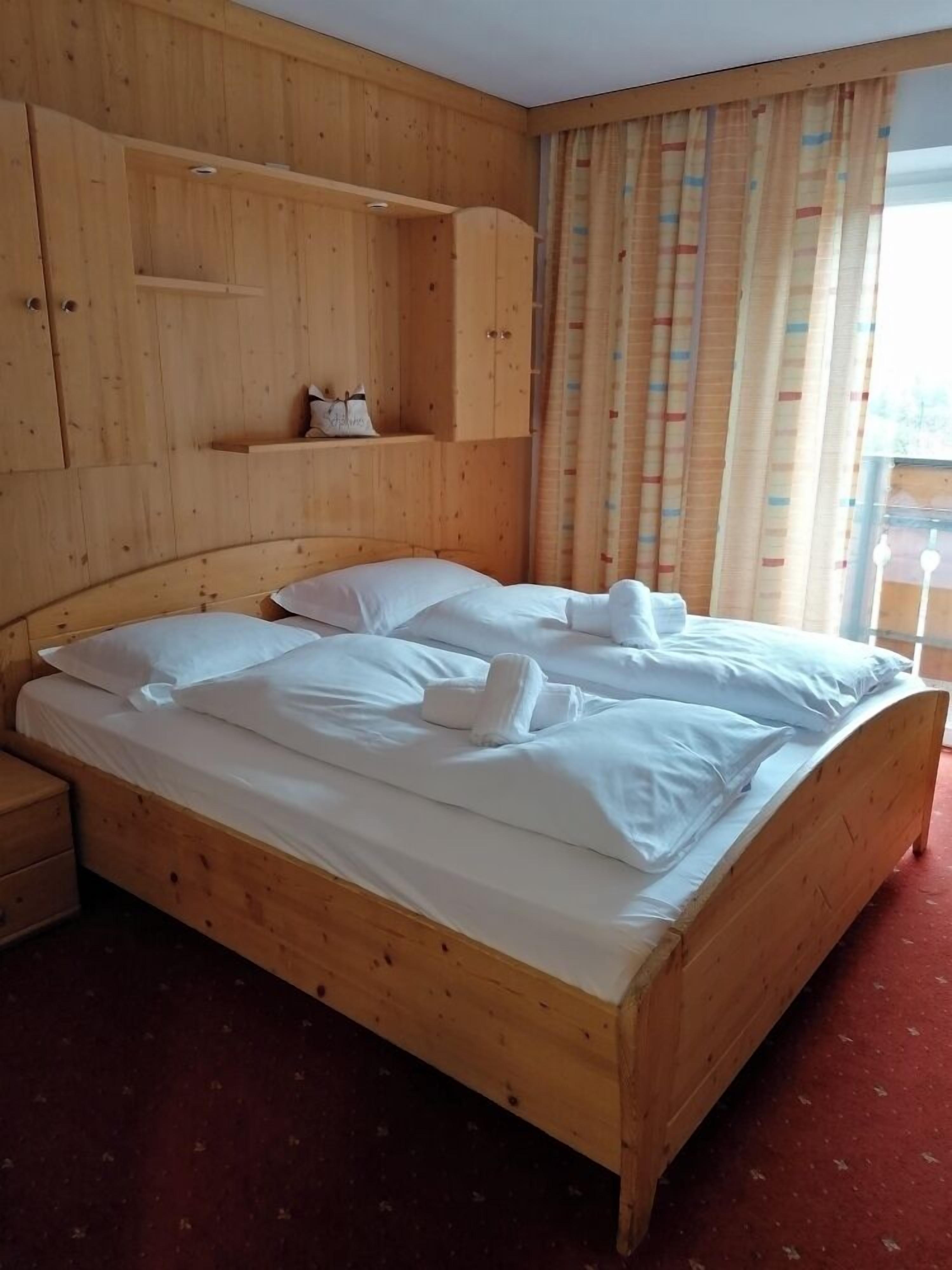 Desk, laptop workspace, free WiFi, bed sheets