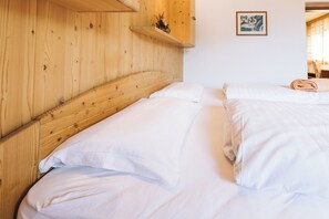 Classic Double Room, Balcony, Mountain View | Desk, laptop workspace, free WiFi, bed sheets - Hotel Schönwies (Trodena)
