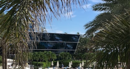 Best Rates!!! Remodeled Fontainebleau Tresor Ocean View Jr Suite with Spa Passes