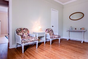 Suite | 1 chambre, lit avec matelas à plateau-coussin, décor unique