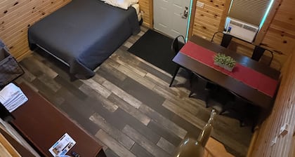 Frenchy's Hideaways Cabin #4