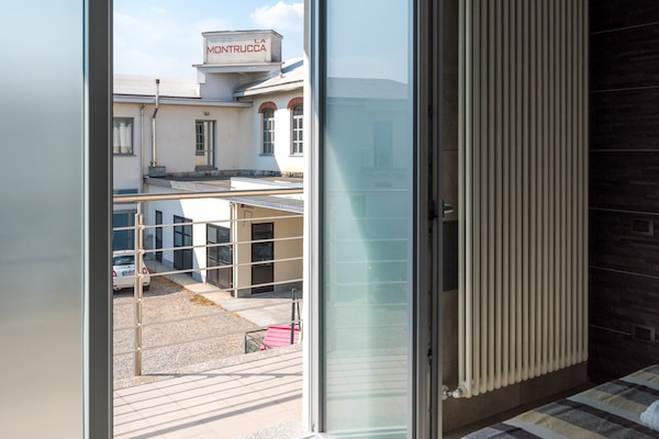 Copriletto in piuma, una scrivania, Wi-Fi gratuito, lenzuola