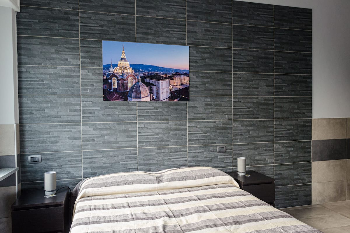 Tweepersoonskamer | Donzen dekbedden, een bureau, gratis wifi, beddengoed
