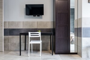 Habitación triple estándar | Televisión