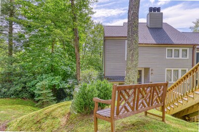 Mountain condominium w/natural light - close to ski lodge and covered balcony
