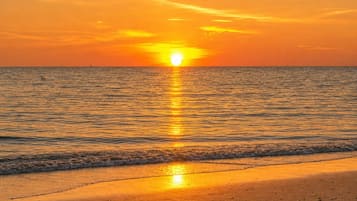Beach nearby, sun loungers, beach towels