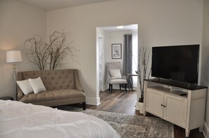 Tabla de planchar con plancha, wifi y ropa de cama 