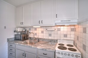 Fridge, microwave, oven, stovetop - Anchor on 23rd Bayside Condo (Ocean City)
