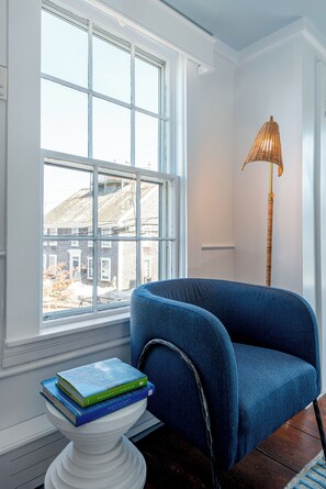 Deluxe Room, 1 Queen Bed (Knowles) | Premium bedding, individually decorated, individually furnished - Anchor Inn (Nantucket)