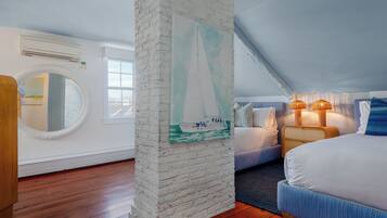 Habitación estándar, varias camas (Morgan) | Ropa de cama de alta calidad y decoración personalizada