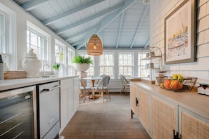 Free daily continental breakfast - Anchor Inn (Nantucket)