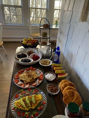 Free daily continental breakfast 