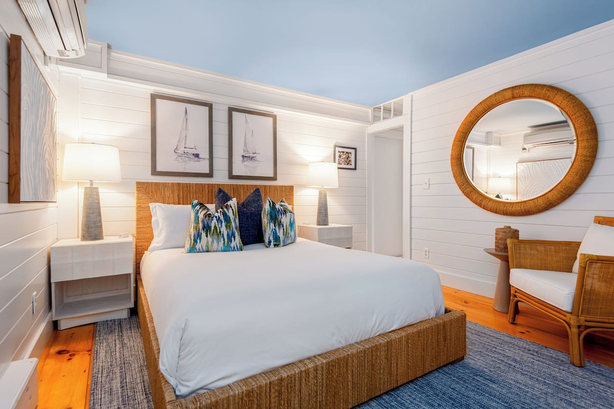 Standard Room, 1 Queen Bed (Morning Star) | 1 bedroom, premium bedding, individually decorated