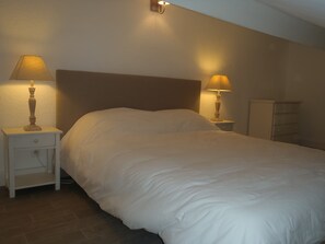1 chambre, fer et planche à repasser, Wi-Fi gratuit, draps fournis