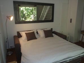 1 slaapkamer, een strijkplank/strijkijzer, wifi, beddengoed