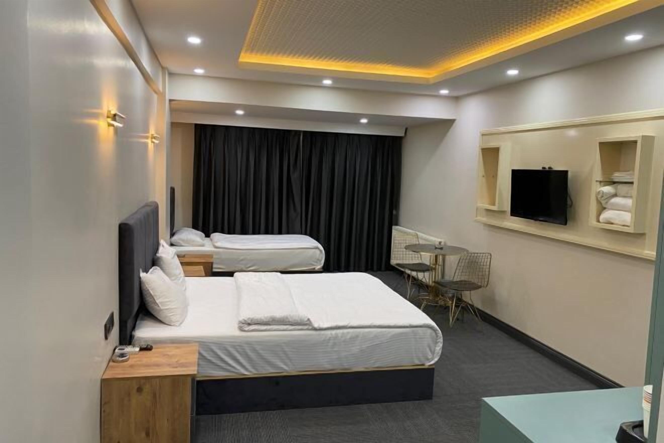 Minibar, una cassaforte in camera, ferro/asse da stiro, Wi-Fi gratuito