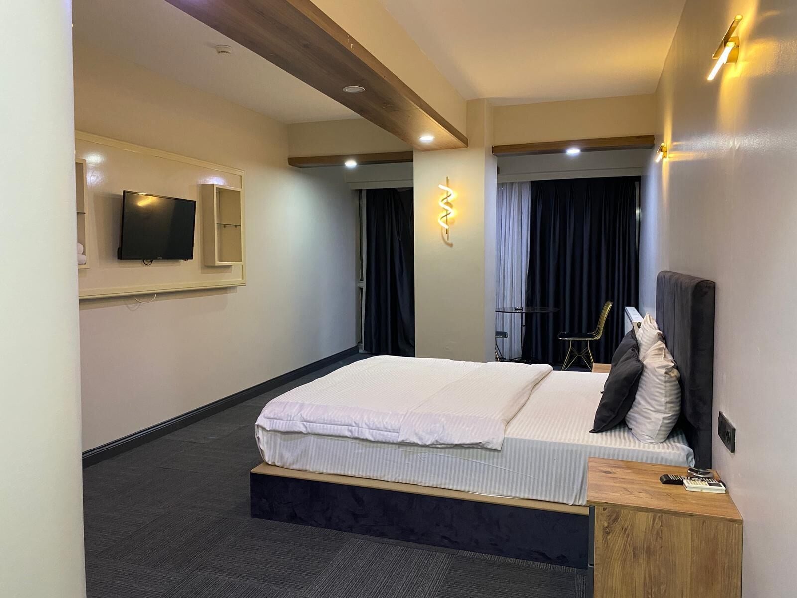 豪華客房, 1 張標準雙人床 | 迷你吧、房內夾萬、熨斗/熨衫板、免費 Wi-Fi