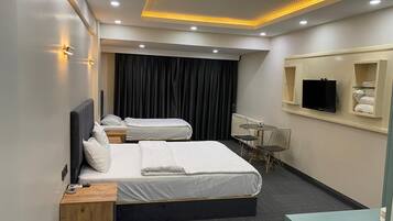 Minibar y caja de seguridad en la habitación