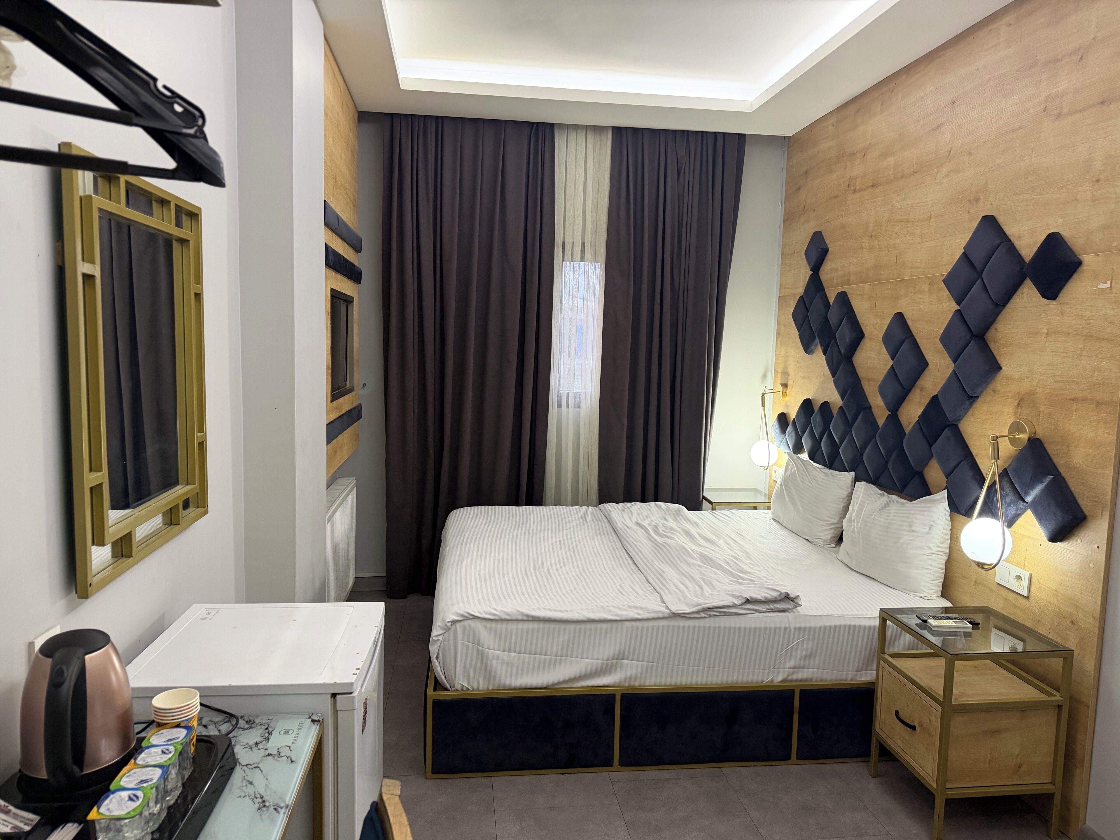 Economy Room | Minibar, in-room safe, iron/ironing board, free WiFi