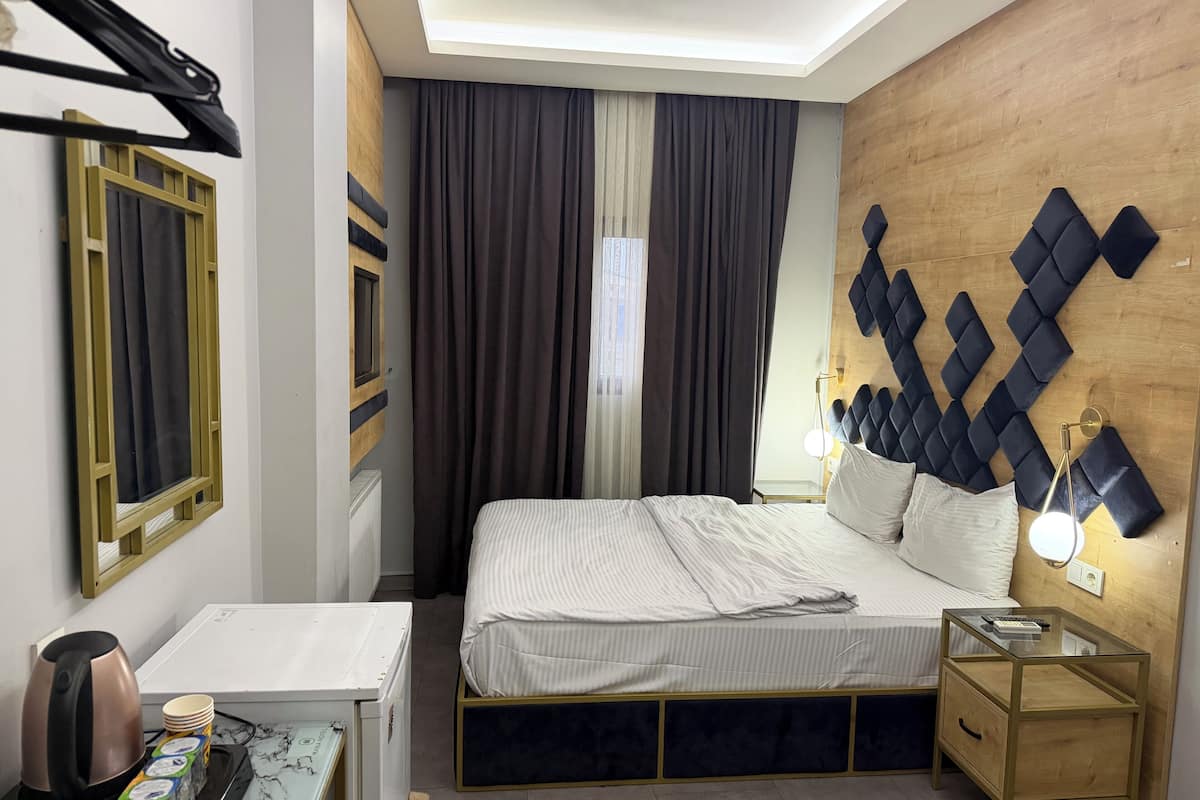 Economy-huone | Minibaari, tallelokero huoneessa, silitysrauta/-lauta, ilmainen Wi-Fi