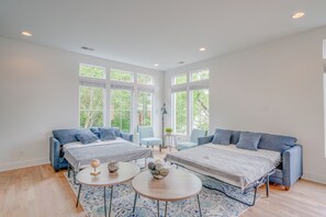 3 habitaciones, tabla de planchar con plancha, wifi y ropa de cama