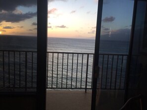 Interior - Great ocean view at the best price on West Maui (Lahaina)