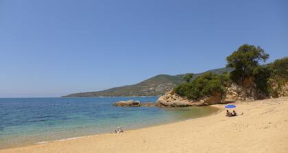 Mökki 2/3 henk., Lähellä merta ja merinäköala, 23 km päässä Ajaccio