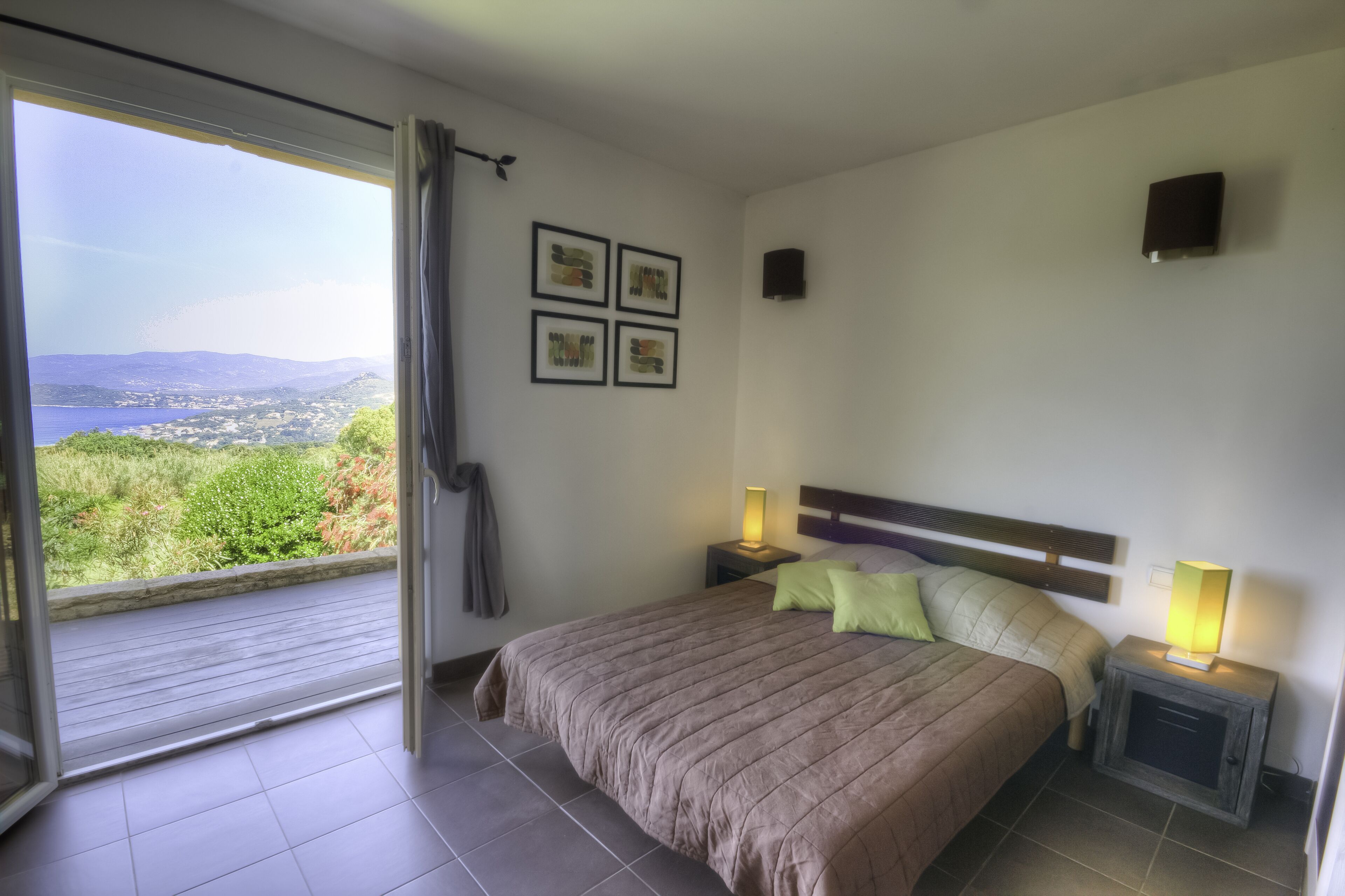 1 slaapkamer, een strijkplank/strijkijzer, gratis wifi, beddengoed