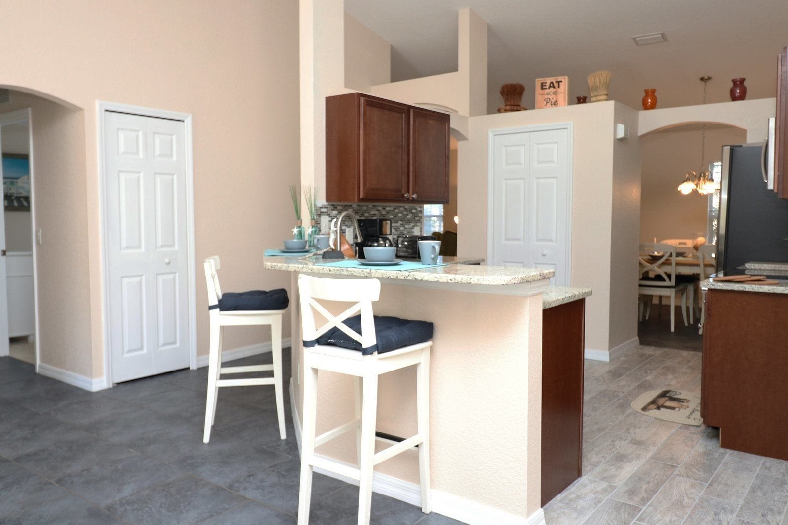House | Private kitchen | Microwave, oven, stovetop, dishwasher