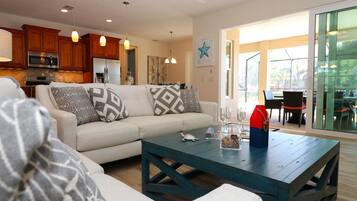 House | Living room | Flat-screen TV, DVD player