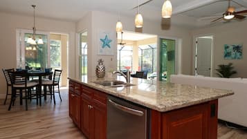 House | Private kitchen | Fridge, microwave, oven, stovetop