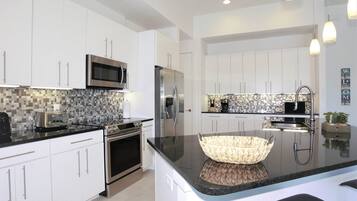 House | Private kitchen | Fridge, microwave, oven, stovetop