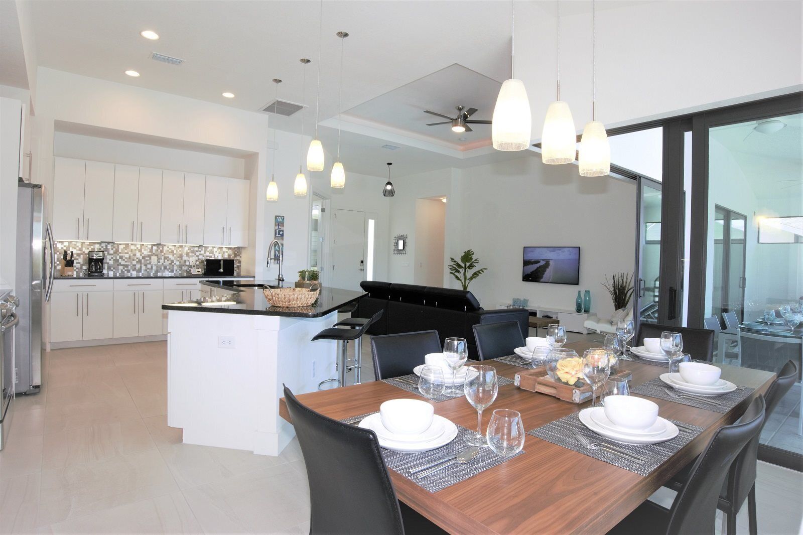 House | Private kitchen | Fridge, microwave, oven, stovetop