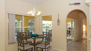 House | Private kitchen | Fridge, microwave, oven, stovetop