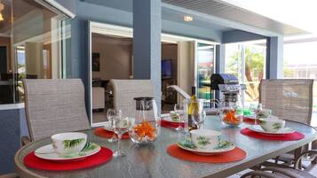 House | Private kitchen | Coffee/tea maker, fridge, microwave, oven
