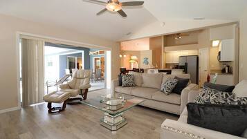 House | Living room | Flat-screen TV