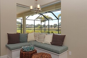 House | Living room | Flat-screen TV, DVD player